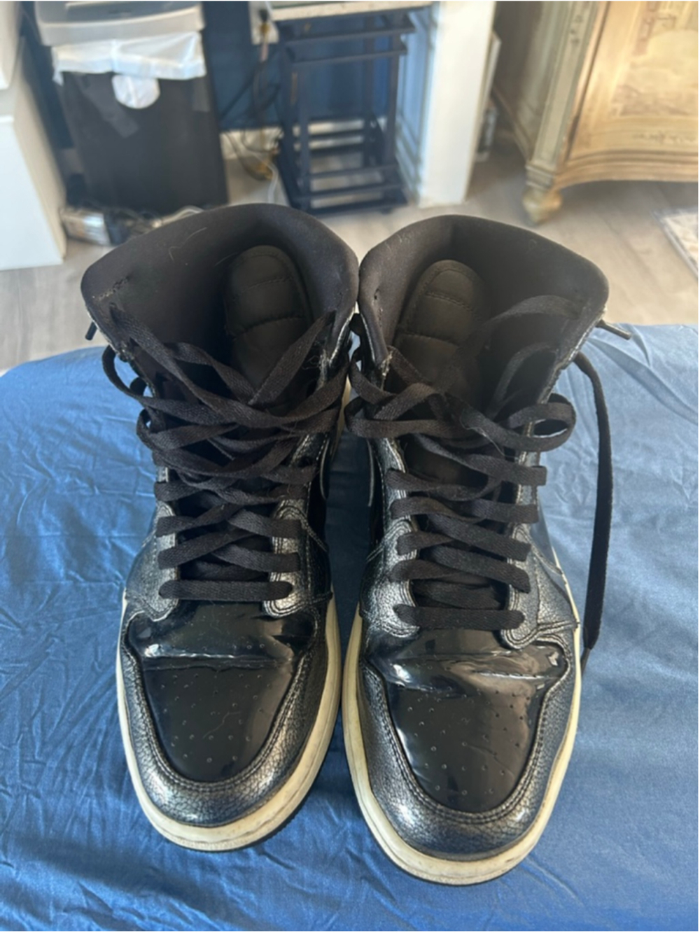 Men's Jordan Sneakers Black White Size 10.5